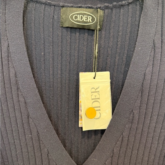 Elegant Button-Down Dress - Picture 3 of 3